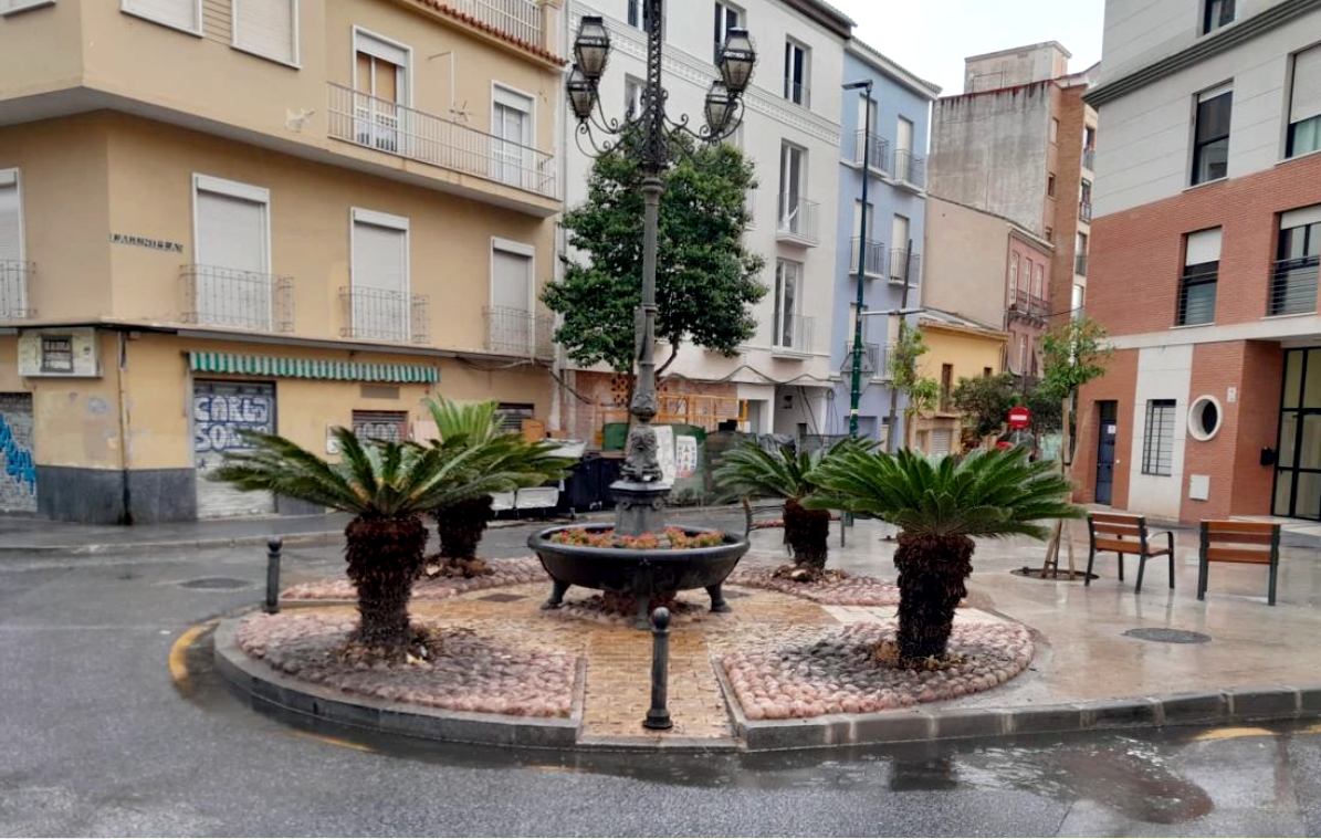 Talher_'s tweet photo. Nuestro equipo de mantenimiento de jardines y zonas verdes de @Malaga contribuye a crear rincones bonitos y dejar una buena impresión de la ciudad. Un ejemplo: la plantación que hemos realizado en la calle Lagunillas.

#Jardinería #Málaga #Ayuntamientos #MercadoVerde #Talher https://t.co/DdykSC1XJa