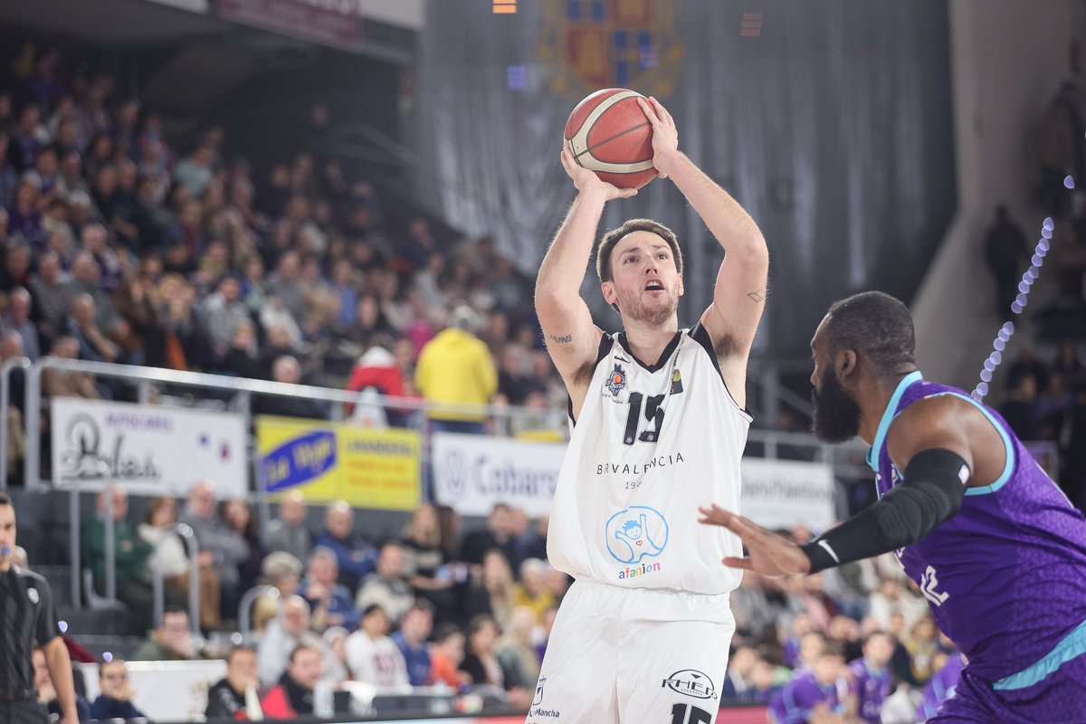 CBAlmansa's tweet photo. ¡Han sido dos años los que hemos compartido en #LEBOro contigo!

Gracias por elegirnos y por todo lo que nos has dado dentro y fuera de la pista. Siempre implicado y comprometido con el equipo. “DON @EduMartinez15" (1/2) https://t.co/UnrFDKUt0X