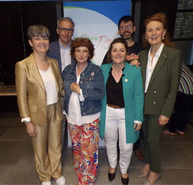 Les commerçants adhérents à l’UCIA de Dol de Bretagne étaient nombreux à l’assemblée générale du 19 mai dernier . 
C’est  avec une grande émotion qu’ils ont fêté le départ de Fabienne Essirard  et l’ont remercié pour ses 16 ans de présidence. 😍
1/3