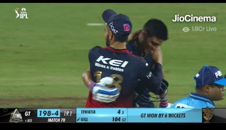 Neetesh2006's tweet photo. Virat Kohli hugged and congratulated Shubman Gill.

The two centurions of the night - The King and the Prince!🥺🥺🥺🥺🥺🥺🥺🥺🥹 https://t.co/fPUwSu8y0P