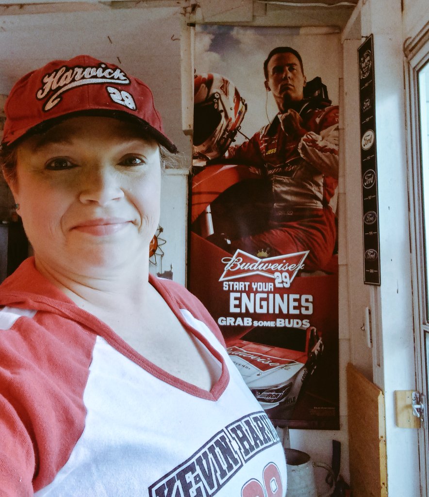 RoxanaBUD29's tweet photo. Let the 29 shine !!!  Good luck !!! I would love to see the 29 in VL one last time !!   @DeLanaHarvick  #4ever #4everyourfan #4ever29 https://t.co/7xvAcPiVGe