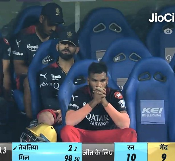 sickasfnow's tweet photo. Can't see #ViratKohli𓃵  like this 😭 even after a great century he got nothing in return
Shame on RCB bowlers !! #GTvRCB https://t.co/9IY5KYgrCh