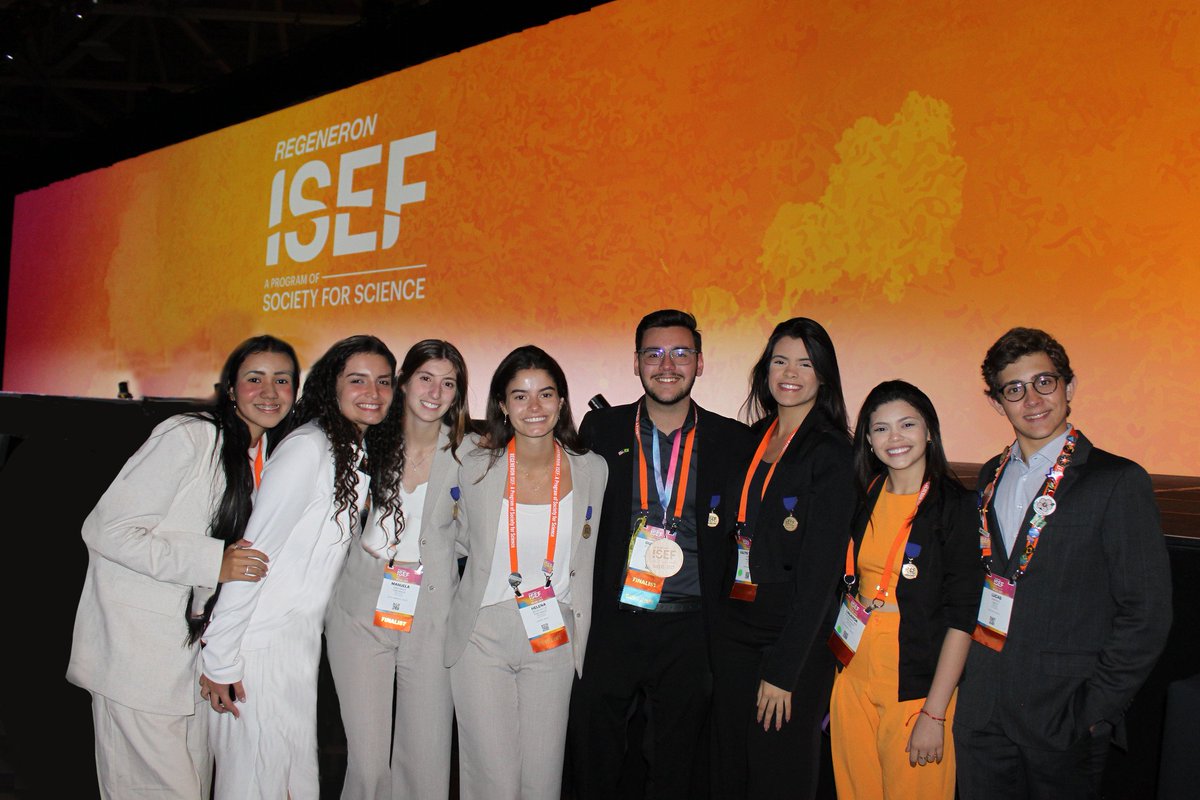 febrace's tweet photo. 🎉Estudantes brasileiros conquistam cinco prêmios e uma menção honrosa na #RegeneronISEF 2023.🤩🇧🇷 👏👏
Saiba mais em: https://t.co/UlhFYAYZZC
@society4science
@embaixadaeua
@consuladoeuasp
#FEBRACE #consuladoeuasp #EmbaixadaEUA #RegeneronISEF https://t.co/34Uh6eNcAS