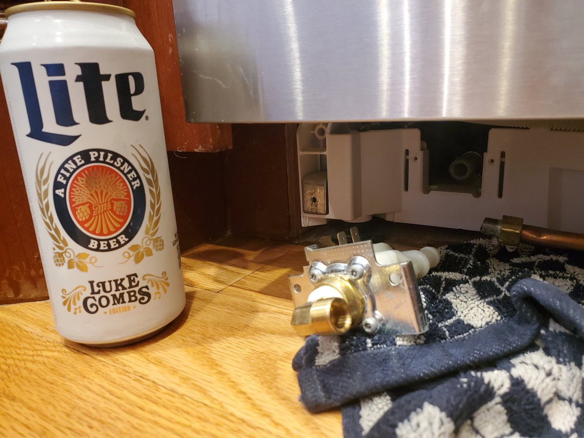 AdamTCBeer's tweet photo. 1 hour into a "20 minute fix." #ItsMillerTime while I rewatch the YouTube repair video. @MillerLite https://t.co/bPX47fV86g