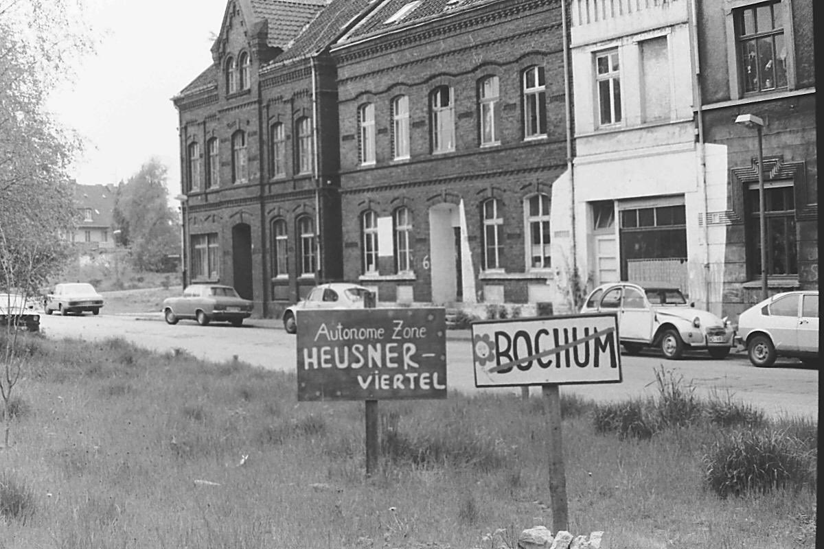 Nachdem am Samstag in Bochum gegen Vonovia und für das Grundrecht auf Wohnen demonstriert wurde und auch kürzlich die #haldi47 -Besetzung zu Ende ging, wollen wir das zum Anlass nehmen und am 24.05. einen Film über die Besetzung des Heusnerviertels zeigen