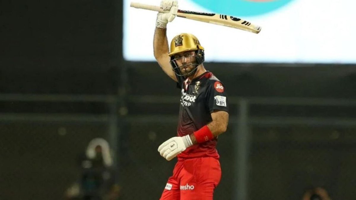 BluntIndianGal's tweet photo. Take a moment and appreciate these four who carried RCB batting line-up and bowling for the entire season. https://t.co/p9IdPmRp7s