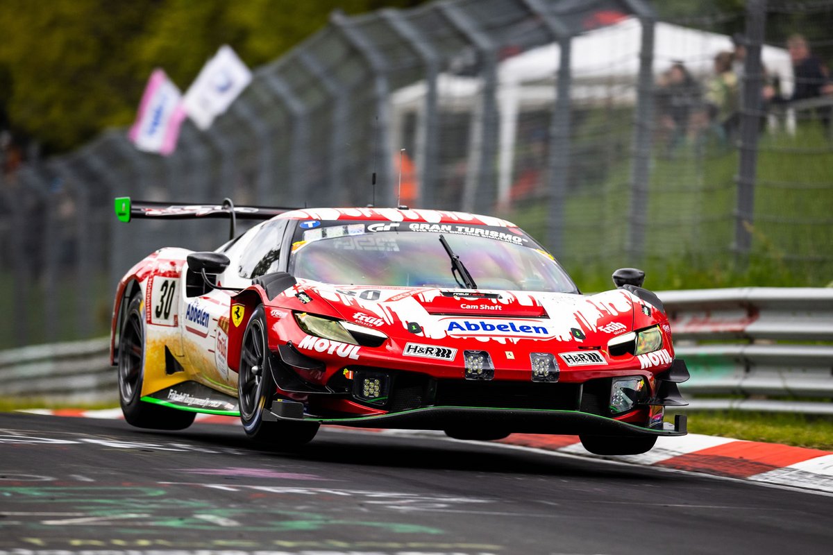 Storico successo della #Ferrari alla #Nurburgring24h! Il Cavallino batte per la prima volta #BMW e #Mercedes nella massacrante maratona tedesca --> bit.ly/3BNInM4