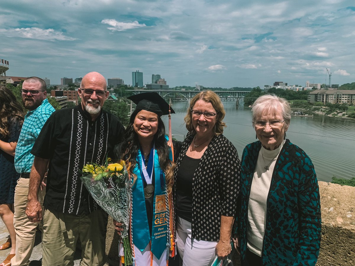 annaljoness's tweet photo. It’s official I am now a degree smarter, alum, and a graduate student. Here are some of the many people who have supported me! I’m so excited to start my journey in Medical Physics + Nuclear Engineering!! As always Go Vols! 🧡🍊@UTK_TCE @UTKMABE @UTKnoxville @utkne @tennalum https://t.co/XzuFYRybXB