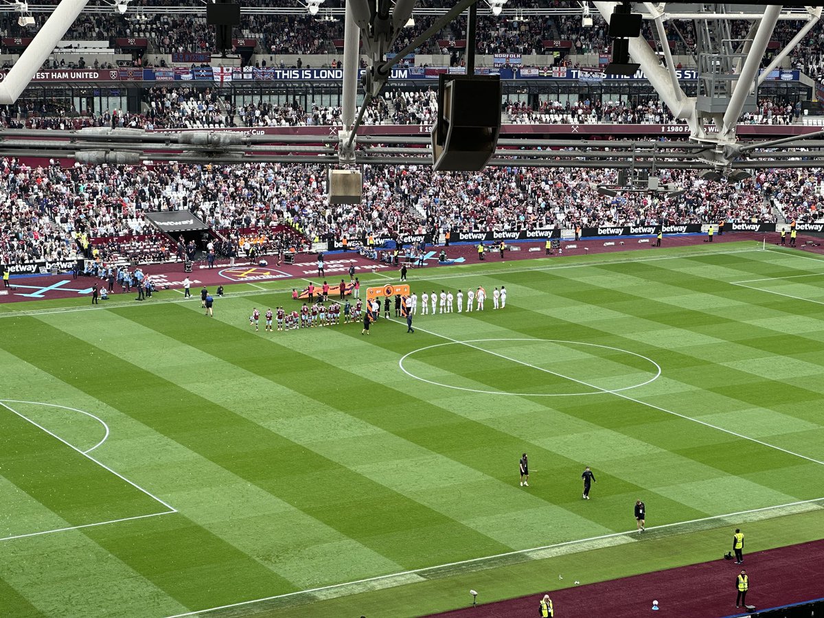 AccAcademyPE's tweet photo. The pinnacle of the trip. A great match and four goals #educationwithcharacter #londonstadium #theolympicstadium #AAontour ⁦@acc_academy⁩ ⁦@pe5sportstours⁩ https://t.co/PUSo7HC5s4