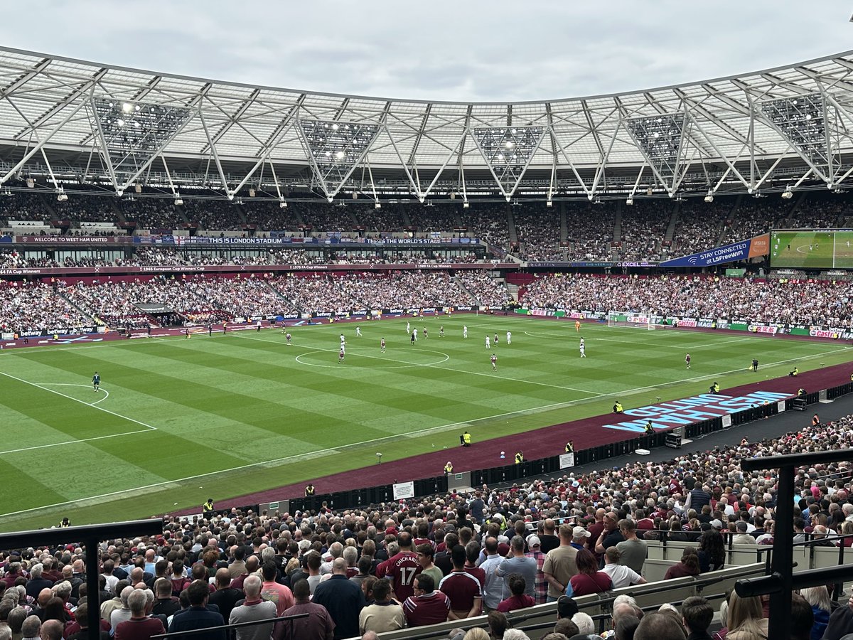 The pinnacle of the trip. A great match and four goals#westhamvsleeds #educationwithcharacter #londonstadium #theolympicstadium #AAontour ⁦<a href="/acc_academy/">Accrington Academy</a>⁩ ⁦<a href="/pe5sportstours/">PE5 Sports Tours</a>⁩