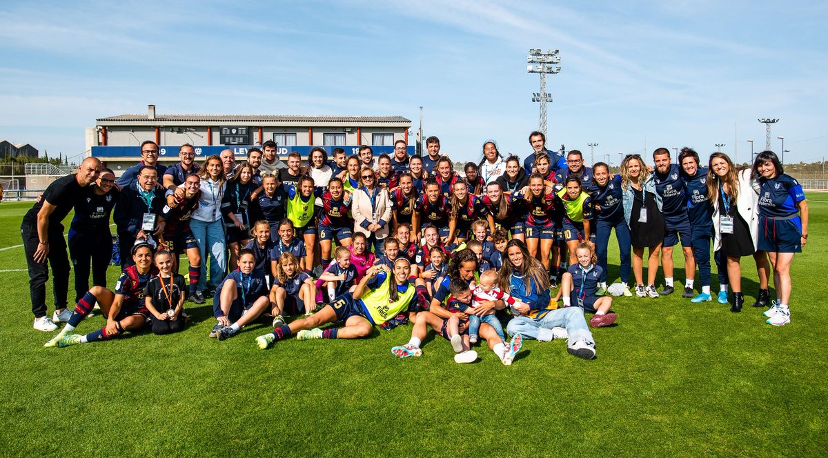 🥲 Un año para recordar siempre

Y lo ha logrado esta 𝑭𝒂𝒎𝒊𝒍𝒊𝒂 💙❤

La Gran Familia del Levante UD Femenino 🐸

🙌🏻 Gracias a tod@s por hacerlo posible

#OrgullGranota