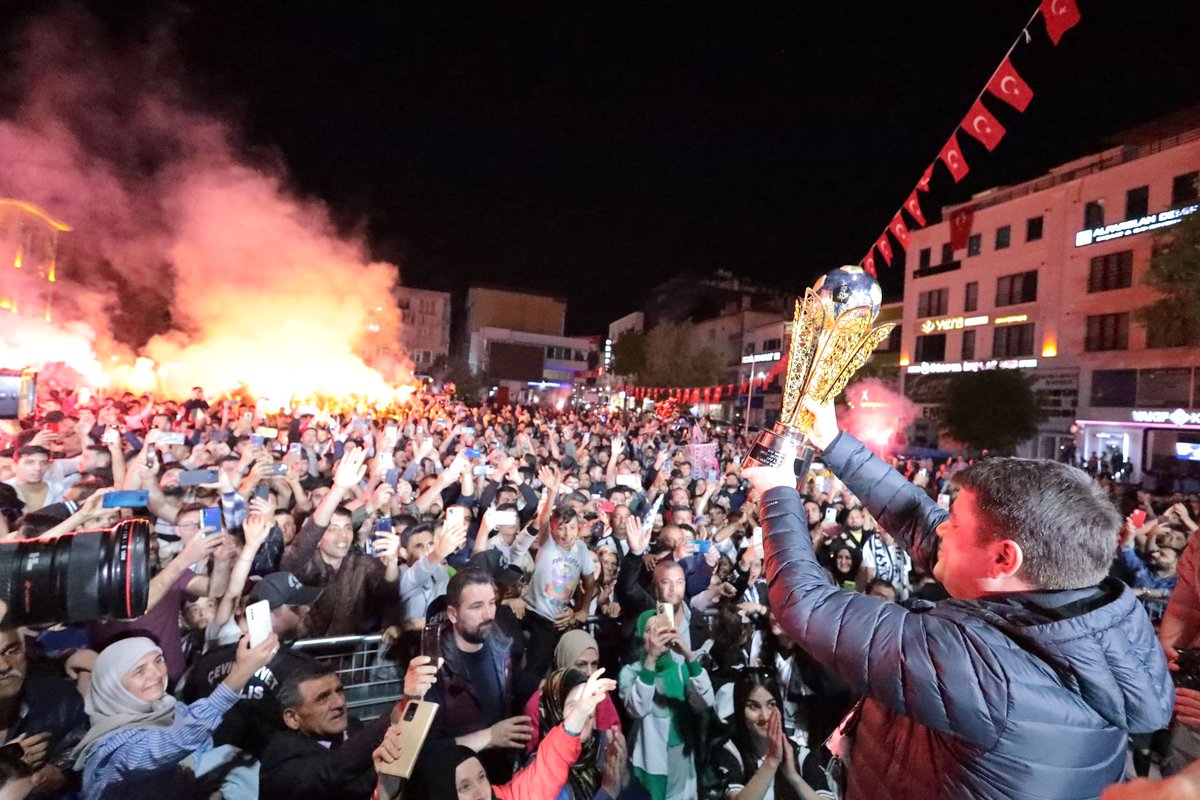 aksaraybel's tweet photo. Kupa Seramonimiz. 🏆🎉📸

Nice şampiyonluklara çocuklar. 🥇👏

#Şampiyon
#AksaraySpor https://t.co/3gvwfHvFIE