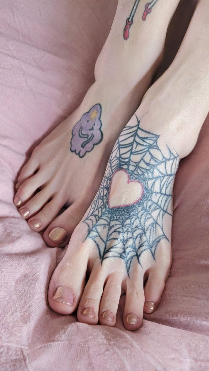 Golden_Toess's tweet photo. Ready for worship 💋
https://t.co/kLKmtRWKli
#footcontent #FOOTFETİSH #footfemdom #LazySunday #feetworshi̇p https://t.co/H06NucNPpw