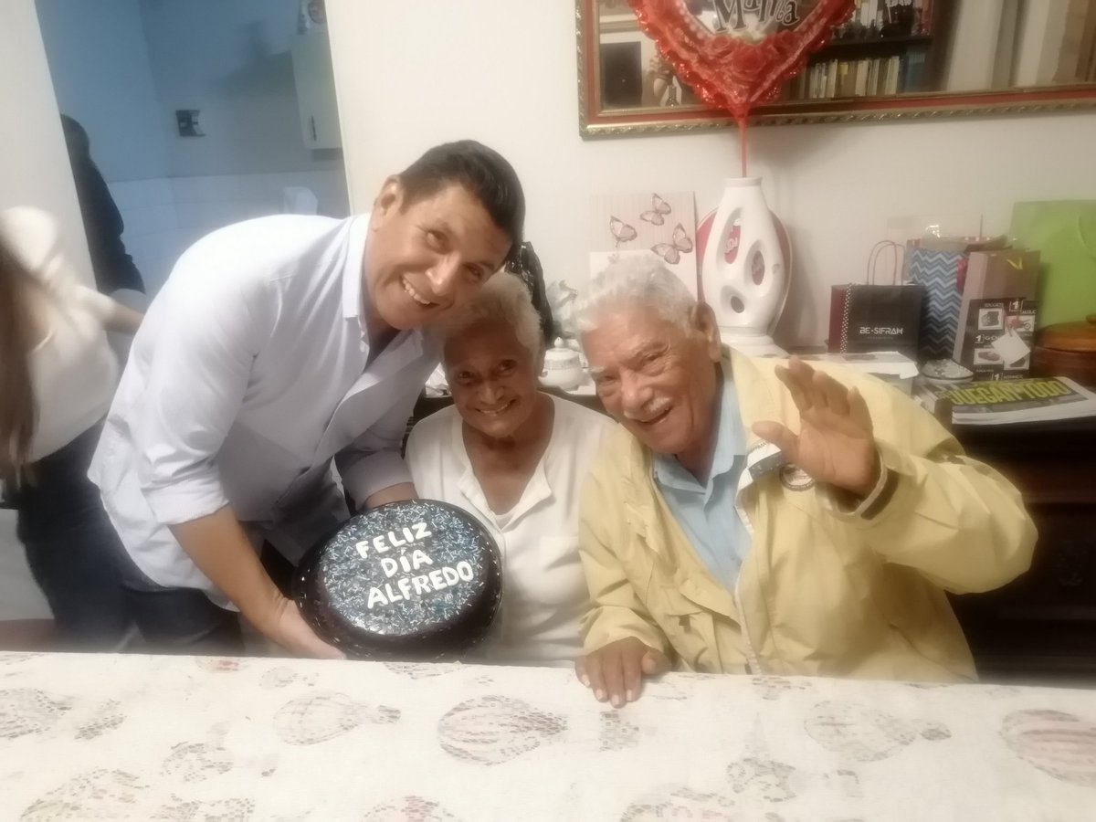 #MamitaXLatina  celebrando mi cumpleaños en compañía de mi madre querida, la Sra. Aura