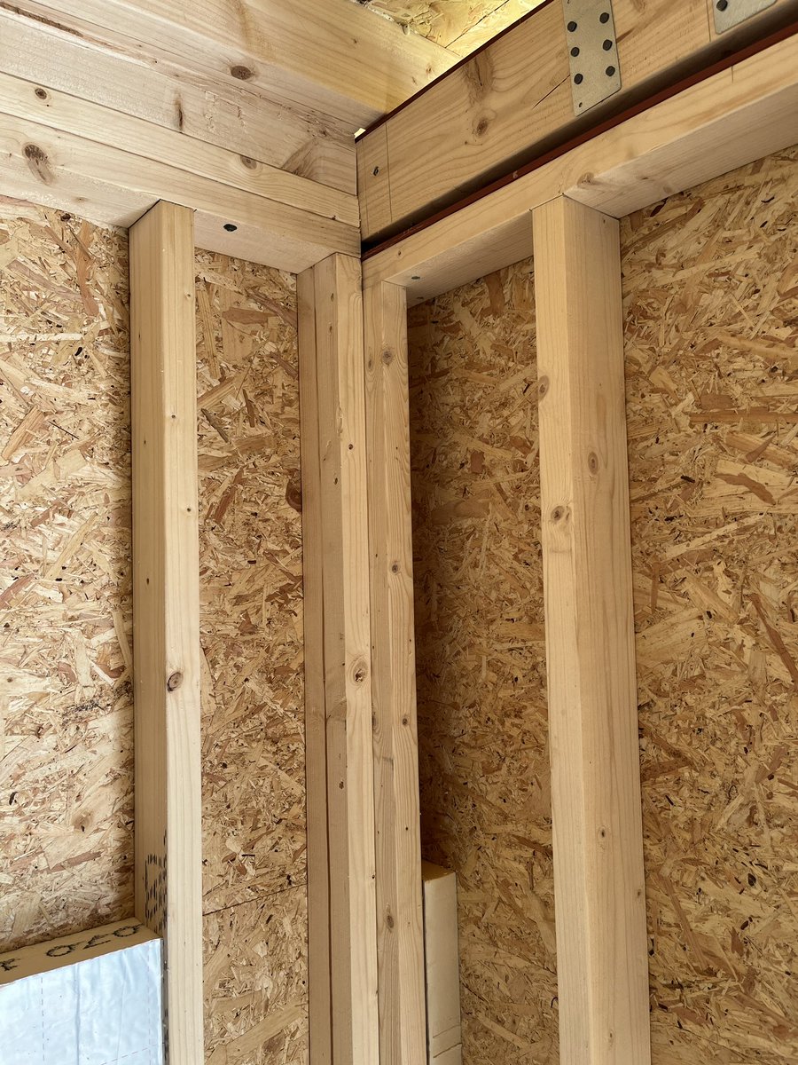 We’ve implemented California corners to ensure no voids in the insulation where the walls meet. We’re using 50mm in the corners, 70mm for the walls and 100mm for the base and roof #gardenroom #insulation #framing #advancedframing