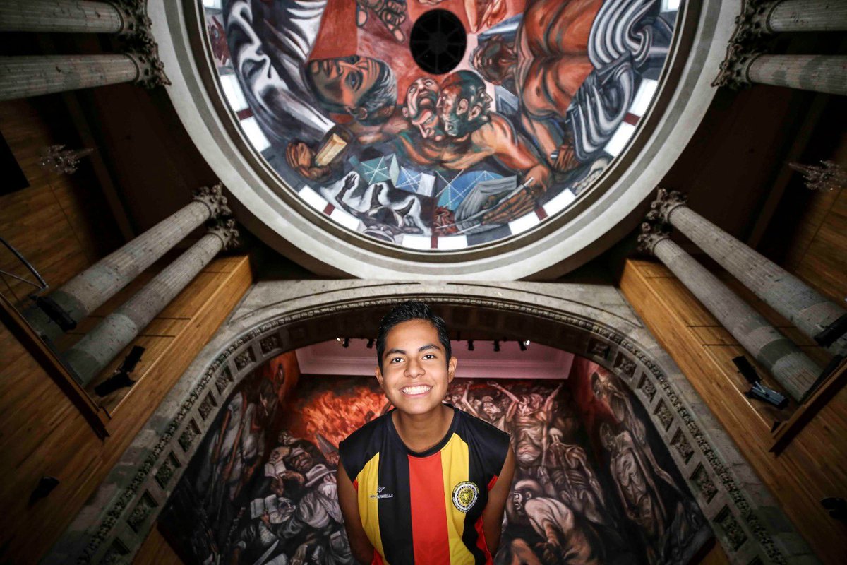 Ian Emanuel es el estudiante más joven en la historia de nuestra <a href="/udg_oficial/">Universidad de Guadalajara</a>; tiene 13 años y está por graduarse de la Licenciatura en Químico Farmacéutico Biólogo de @udgcucei. 🤩

Muy pronto les compartiremos un especial sobre él en <a href="/gacetaudeg/">Gaceta UdeG</a>.

 ¡Espérenlo!