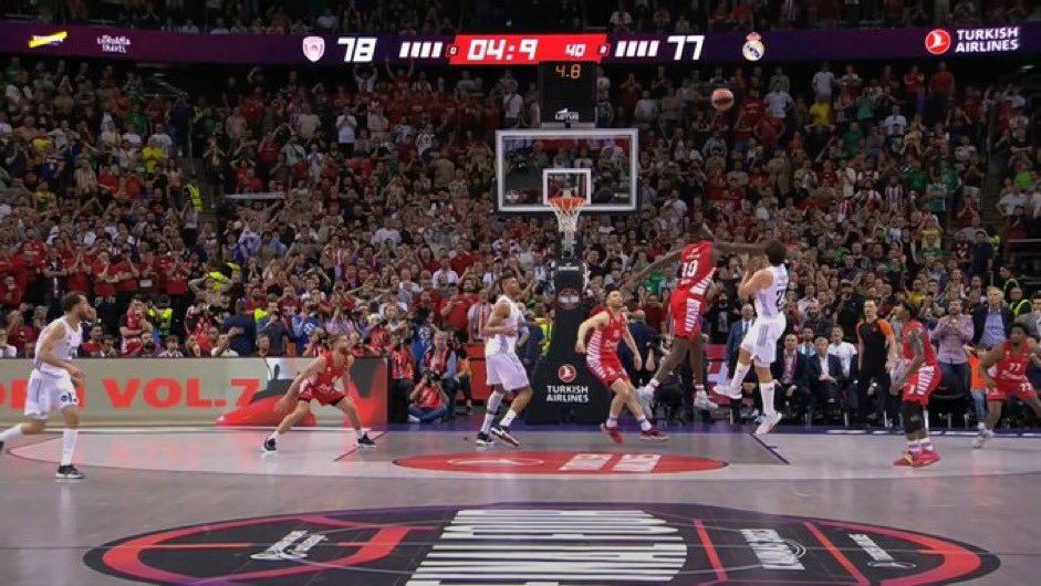CoachFlay's tweet photo. Que estará haciendo Llull en este instante?
#F4GLORY 
#HalaMadrid https://t.co/pEDtm591ck