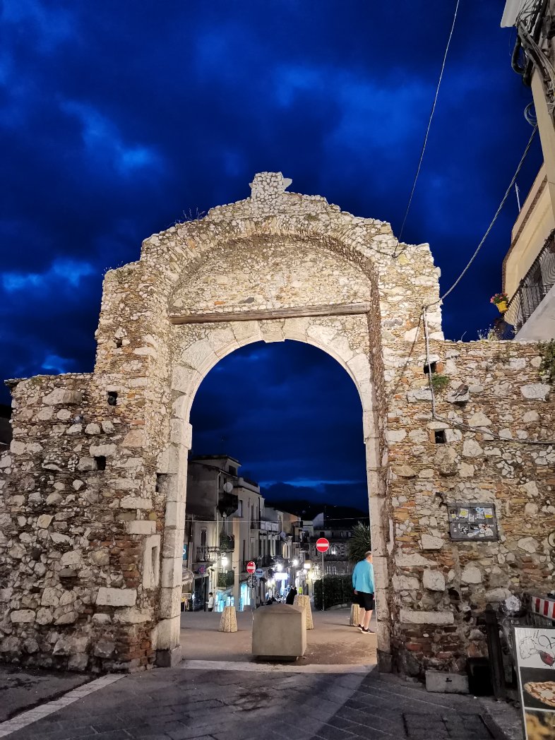 So this is the night sky in Taormina on the day that #Etna decided to provide some drama #eruption #Sicily