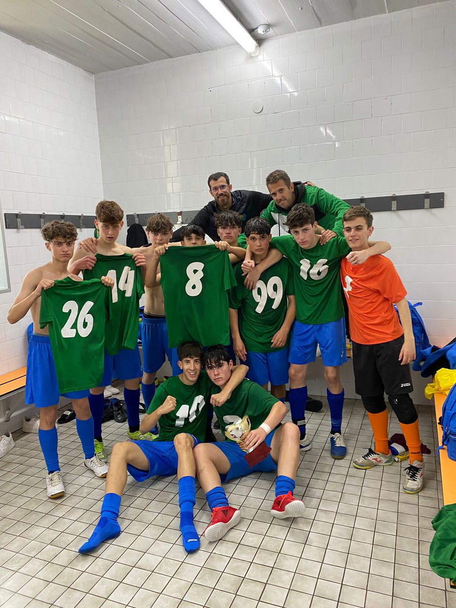 mibarz23's tweet photo. CAMPIONS DE LLIGA!!!!!!!!! @CFSVendrell https://t.co/gU7u0THmf4