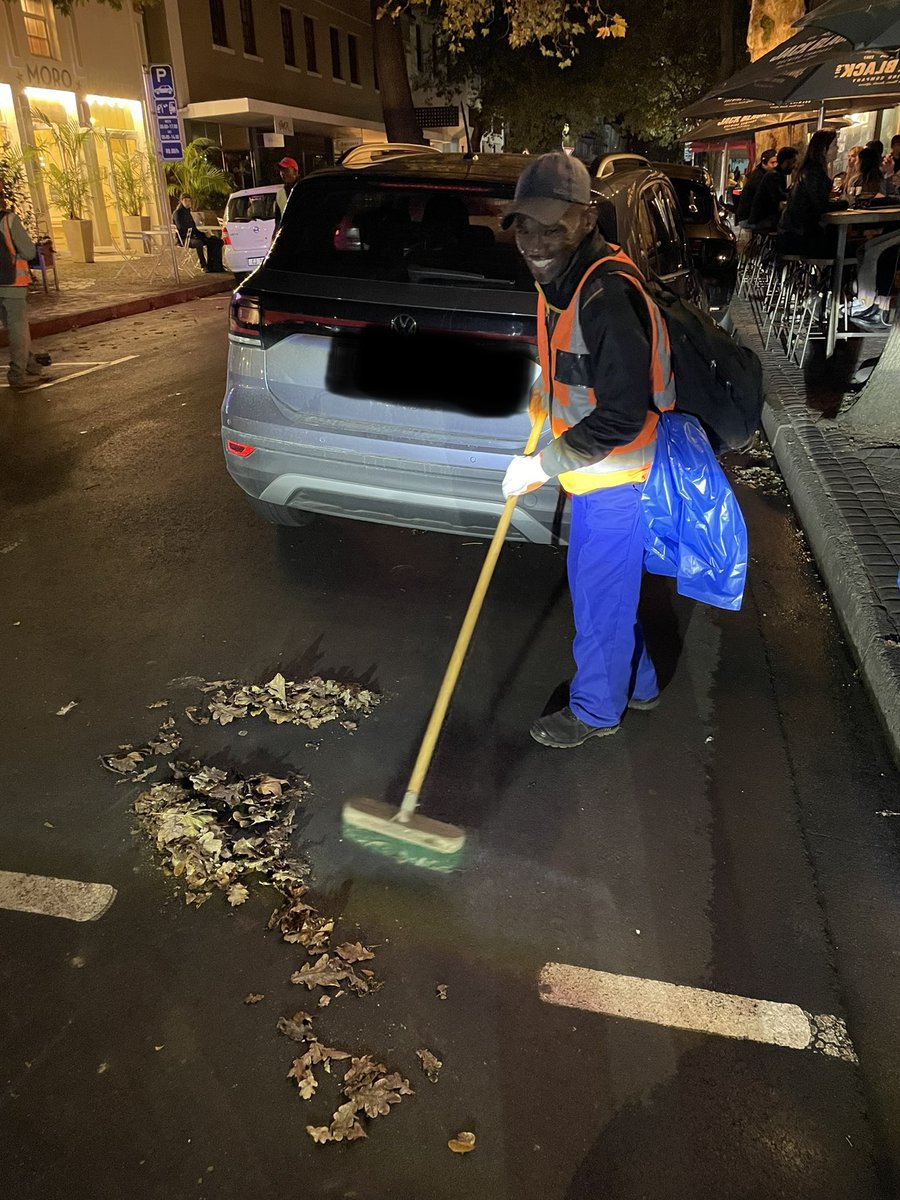 Shoutout to our cleaning crews! Working late to keep our public spaces spotless. #dedication #alwayssmiling #teamStellenbosch 🚮🧹🍂
