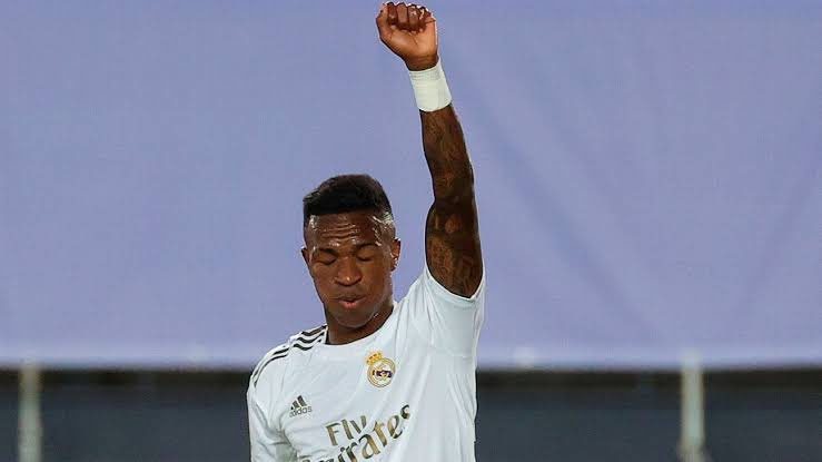 jonasdiandrade's tweet photo. OU A GENTE COMEÇA A PUNIR OU RACISTAS OU OS RACISTAS VÃO CONTINUAR AGINDO. ESTAMOS CONTIGO, VINI JR. https://t.co/7Cnlsm1iPw