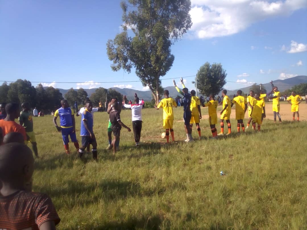 Nyarugurufoot's tweet photo. 📢⚽️ @Nyarugurufoot @NyaruguruDistr #ShampiyonaNyaruguru #Nyaruguru_Football Imyiteguro irakomeje muri #HolyLand_Side_Conference, #MataTeam yakinnye umukino wa Gishuti na #GSstRobertRwamiko, FT: #MATAteam 1:0 #GsStRobertRwamiko Nyaruguru Must Become the Hub of Football in Rwanda. https://t.co/DXMshZBWBP