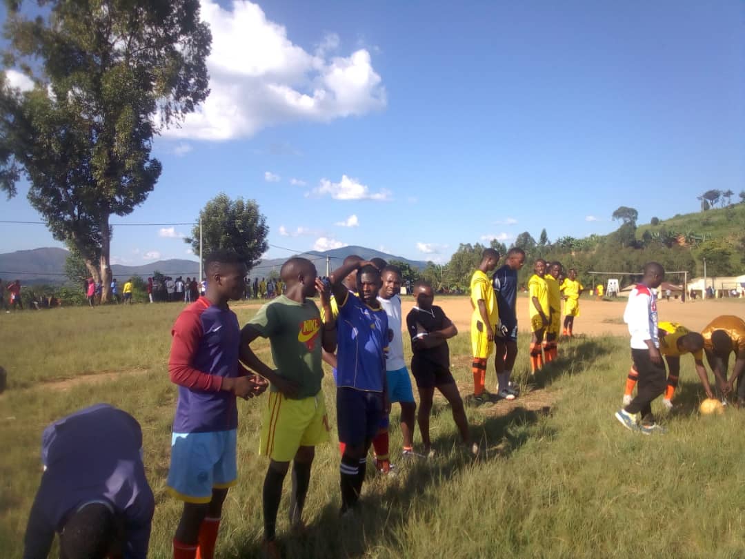 Nyarugurufoot's tweet photo. 📢⚽️ @Nyarugurufoot @NyaruguruDistr #ShampiyonaNyaruguru #Nyaruguru_Football Imyiteguro irakomeje muri #HolyLand_Side_Conference, #MataTeam yakinnye umukino wa Gishuti na #GSstRobertRwamiko, FT: #MATAteam 1:0 #GsStRobertRwamiko Nyaruguru Must Become the Hub of Football in Rwanda. https://t.co/DXMshZBWBP