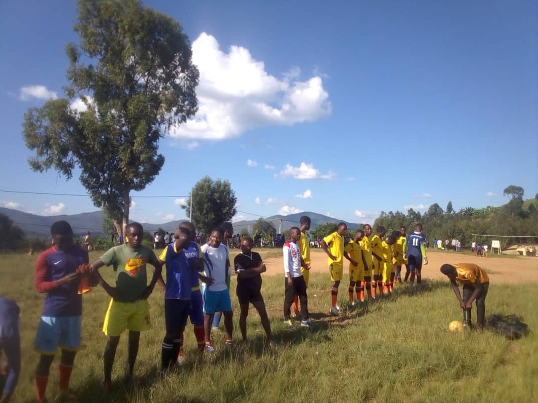 Nyarugurufoot's tweet photo. 📢⚽️ @Nyarugurufoot @NyaruguruDistr #ShampiyonaNyaruguru #Nyaruguru_Football Imyiteguro irakomeje muri #HolyLand_Side_Conference, #MataTeam yakinnye umukino wa Gishuti na #GSstRobertRwamiko, FT: #MATAteam 1:0 #GsStRobertRwamiko Nyaruguru Must Become the Hub of Football in Rwanda. https://t.co/DXMshZBWBP