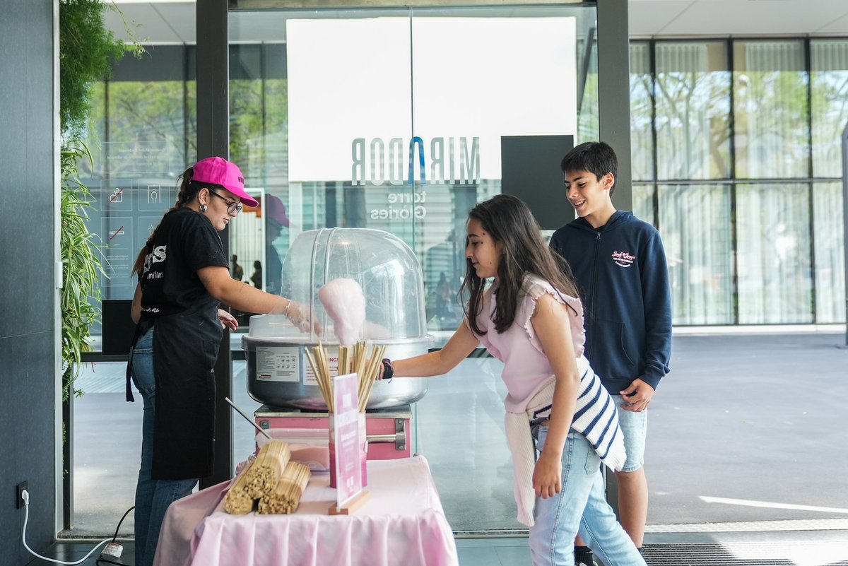 MiradorGlories's tweet image. T’apropem als moments més dolços de la celebració dels primers 365 dies del Mirador als núvols de Barcelona. Som en un núvol! ☁🍭

#MiradortorreGlòries #MediaproExhibitions #merlinproperties
@grupomediapro