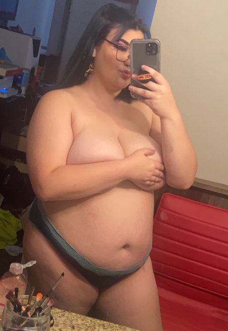 Super old pic of me before tattoos &amp; piercings 😦 https://t.co/MGQy9QH0Z1