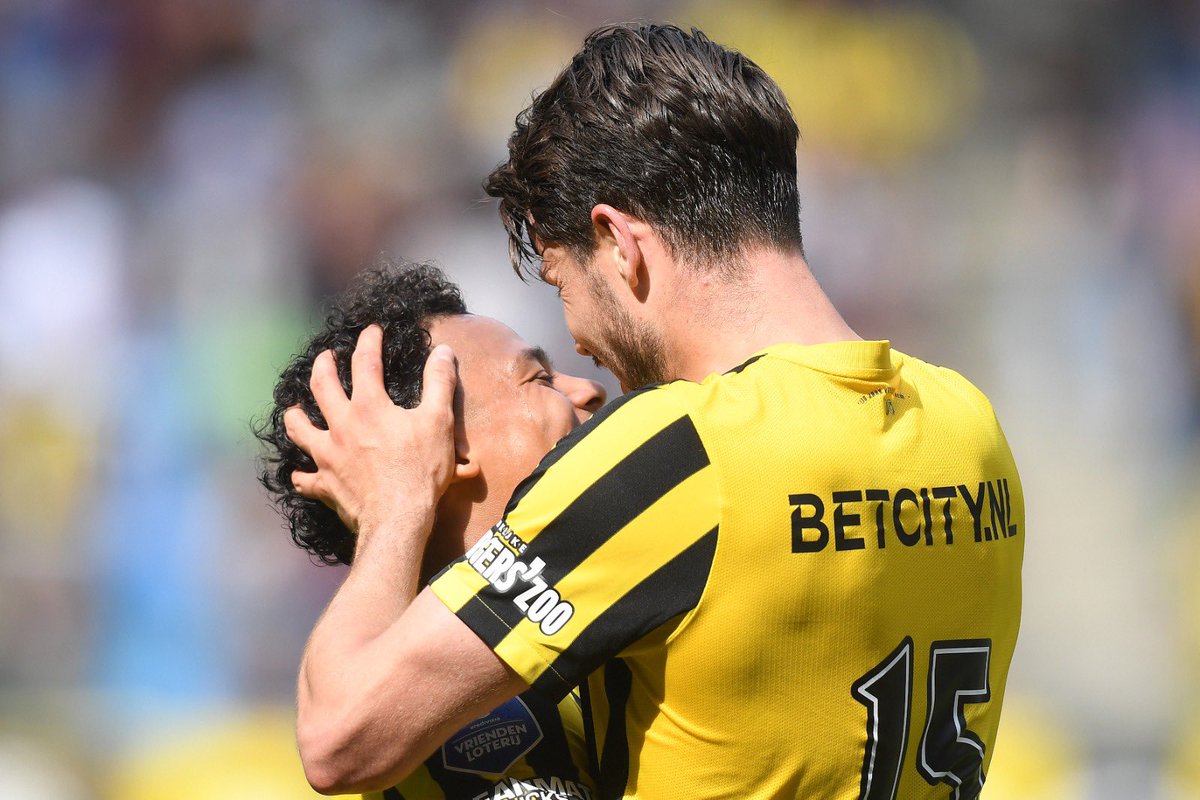 MijnVitesse's tweet photo. M⚽️⚽️⚽️⚽️⚽️⚽️D
#Vitesse #VITgro #MijnVitesseMijnThuis https://t.co/wt2TKs5bMJ