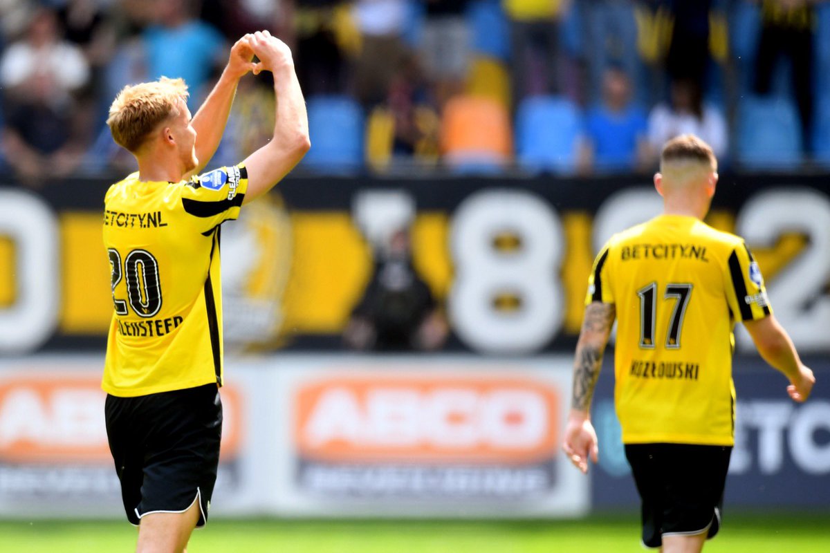 MijnVitesse's tweet photo. M⚽️⚽️⚽️⚽️⚽️⚽️D
#Vitesse #VITgro #MijnVitesseMijnThuis https://t.co/wt2TKs5bMJ
