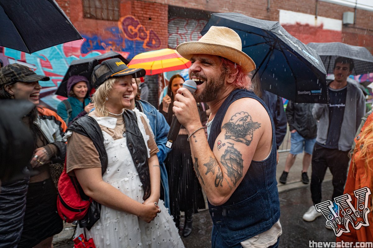 JeremySGordon's tweet photo. This past Saturday saw @langhorneslim @hissgoldenmessenger
@ironandwinetour & DJ's @houseofyesnyc perform
in #Bushwick @soundmind_live festival @wasterinc @shorefire #concertphotography #soundmindfest https://t.co/EYbObJlSN8