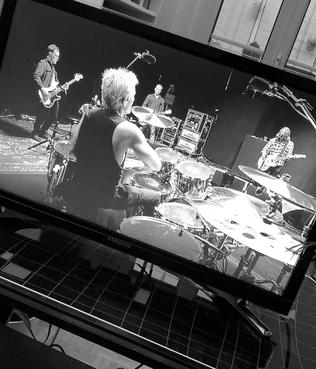 LittleMissHDIGH's tweet image. 🎸🎶❤️‍🔥#foofighters #veeps love it!