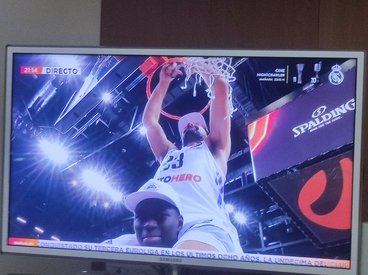Alea10cs's tweet photo. I M P R E S I ON A N T E el @RMBaloncesto la remontada en los últimos 6min y los últimos 12 segundos para ganar la #FinalFour2023 y la #Undecima #HalaMadrid Haciendo Historia!!! https://t.co/tsfA8Z9Oss