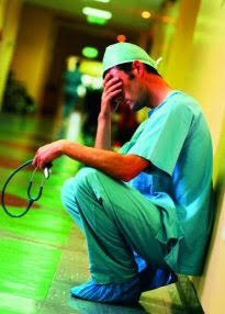 Estoy completamente seguro que en los próximos años, veremos un incremento de complicaciones quirúrgicas como nunca antes vistas, y esto debido en gran parte a la poca preparación de los residentes y selección a subs de gente incompetente. #cirugia #cirujanos #coolturaquirurgica