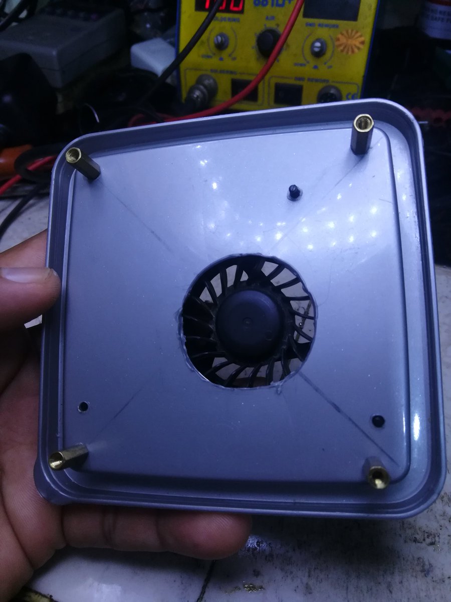 E_SmartLabs's tweet photo. A "Tupper" has been the best case for my BalenaFin that I have gotten.  😎
I have also added a fan to it which keeps it cool as a lettuce. 🥬

#BalenaFin #RaspberryPi #MQTT #Mosquitto #EmbeddedSystem 
#Server #Remmina #VNC #NodeRed #SBC #CM3 #LAN #WLAN https://t.co/yqQeruLDsd