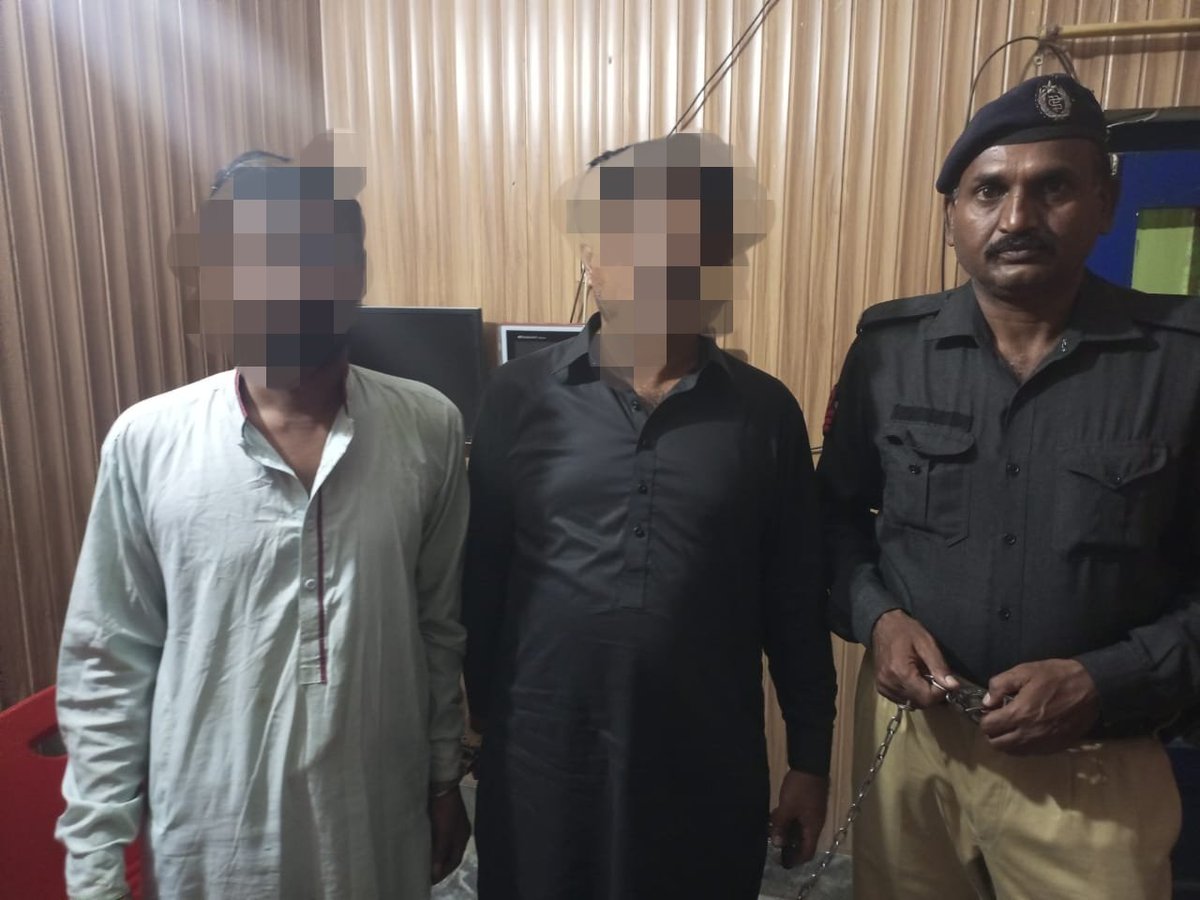 JamshoroPolice's tweet photo. ایس ایس پی جامشورو جناب ڈاکٹر فرخ رضا صاحب کے خصوصی احکامات پر جراٸم پیشہ عناصر کے خلاف کریک ڈاٶن شروع کردیا گیا۔کوٹری سائیٹ پولیس نے  کاروائی کرتے ہوٸے جوٸے کے اڈے پر چھاپہ مار کر دو ملزمان کو گرفتار کرلیا۔ملزمان کے خلاف مقدمہ درج https://t.co/UfieOvp1oY