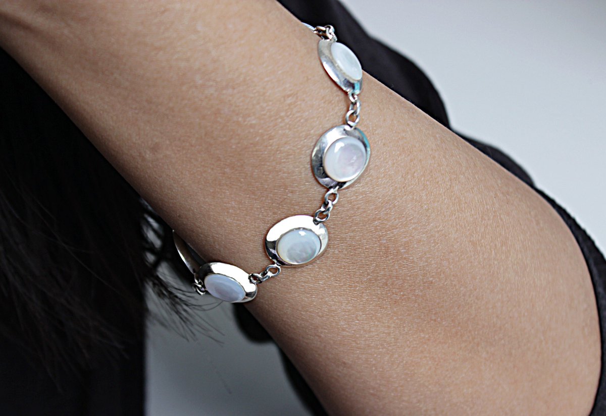 barshlomit1's tweet image. Excited to share the latest addition to my #etsy shop: Mother of Pearl Bracelet, Sterling Silver Bracelets for Women, Pearl Bracelet, Delicate Bracelet etsy.me/42WF8y0 #birthday #springring #shell #no #girls #yes #silver #stonecupchain #white