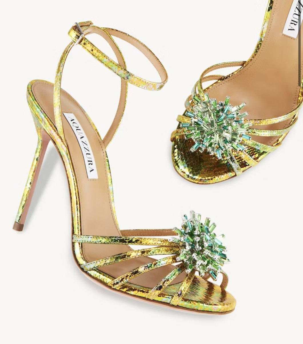 esther_marrecs's tweet photo. Los zapatos de Hande son de la marca de lujo Aquazurra ,preciosos zapatos y preciosa Handemyy 😍👠#HandeErcelXMagnun #HandeErçel #Cannes2023 https://t.co/KvngZgDwZp