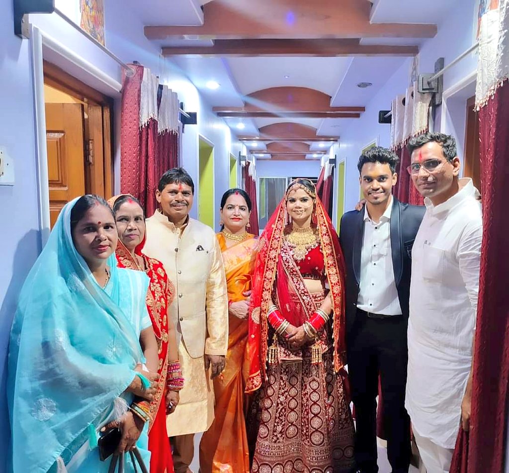Devendra_1925's tweet photo. आज भिलाई के विभिन्न मांगलिक कार्यक्रमों में सम्मिलित हुए । https://t.co/wTlaNvpGHZ