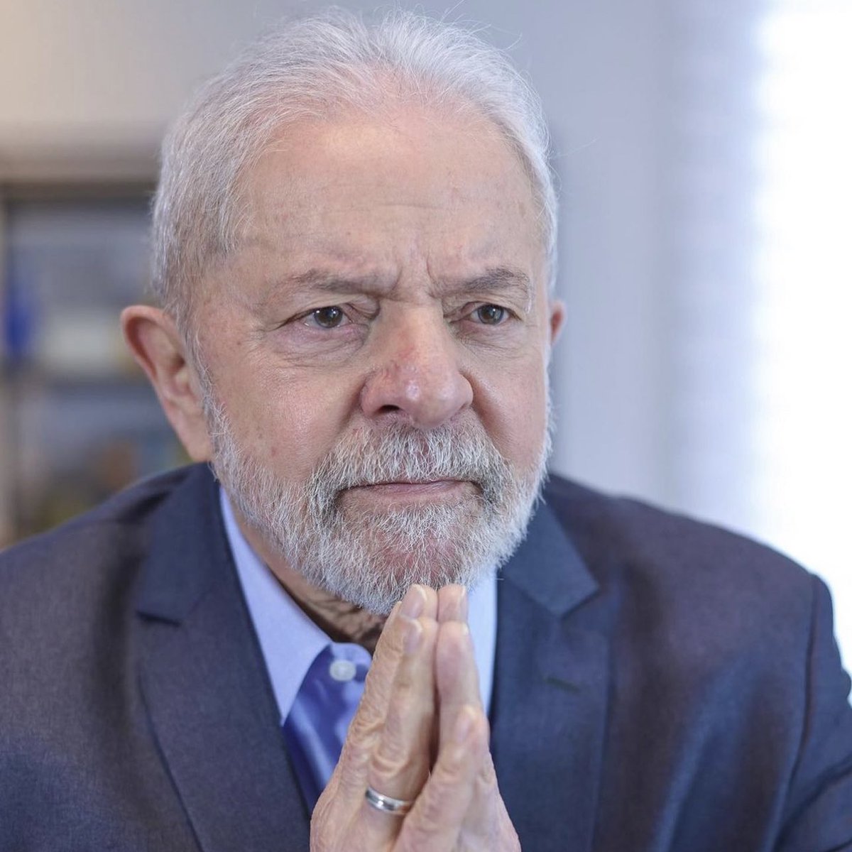 choquei's tweet photo. 🚨AGORA: Governo Lula se pronuncia após Vini Jr. sofrer ataques racistas em partida da La Liga entre Real Madrid x Valencia, na Espanha: 

“Isso é deplorável, inaceitável e deve ter consequências”. https://t.co/s2GWVVZl96