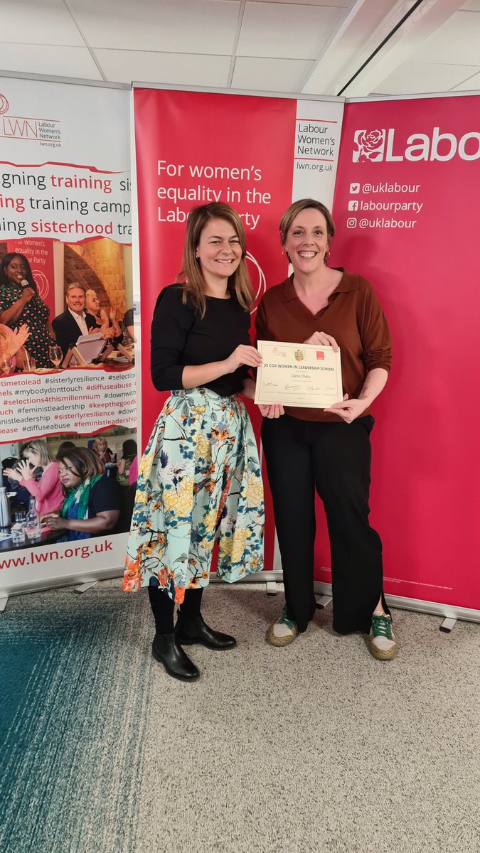 Beyond proud to be part of such a fantastic group of women in our movement- will be an absolute delight to cheer their fantastic next steps in politics 👏 👏 
And what a great way to finish the course with receiving the certificate from lovely @jessphillips 🌹 #jocoxleadership