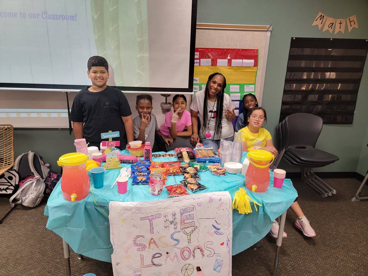 Fatima_DelCampo's tweet photo. More visitors and some fun pics! @HumbleISD_LSE https://t.co/yfPvB3E2wK