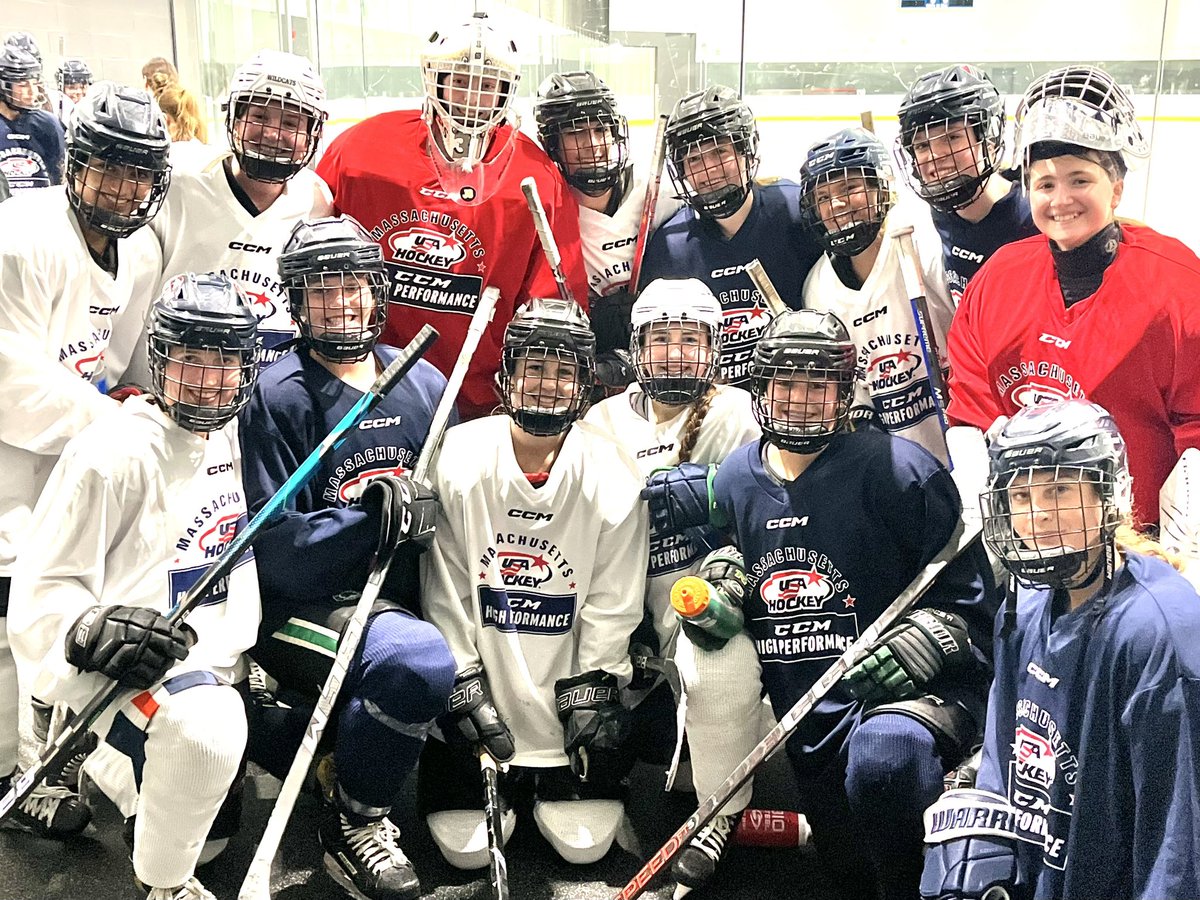 U16MASpitfires's tweet photo. How to compete, girls‼️
🇺🇸Thank you @Mass_Hockey for a great weekend of hockey🏒👏
#GoSpitfires
#Final40
#USAProspects
@MassHockeyGirls
@HNIBonline
@NZW_NE https://t.co/HkyVXeUN4O