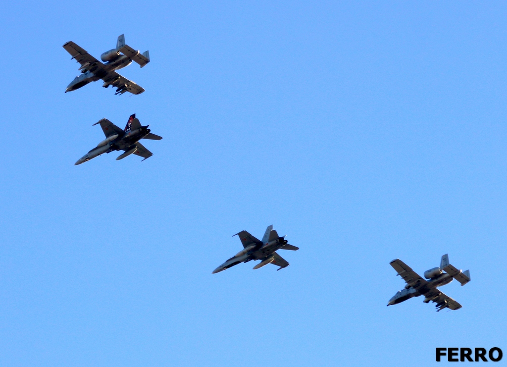 Gibdan1's tweet photo. BBBrrrtttt!!!! #USAF Fairchild A-10C Thunderbolt IIs & Spanish AF McDonnell Douglas EF-18 Hornets in Zaragoza #AvGeek #avgeeks #aviation #planespotting #aviationdaily #aviationphotography @air_intel #SwiftResponse23 @Web_AME @AviacionMilEsp https://t.co/DKuErDmkGi
