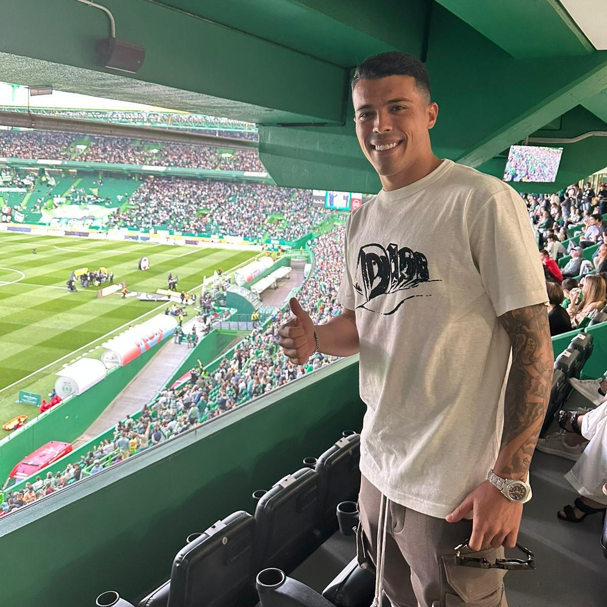 Hoje em Alvalade para apoiar os Leões: <a href="/Pedroporro29_/">Pedro Porro</a> 💚🦁

#SportingCP