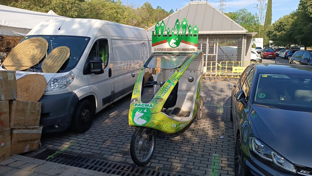 Pacma a #valldoreix han habilitat una bicicleta elèctrica de tres rodes, per explicar les propostes electorals de #Municipals2023 la imaginació no té límits. Necessitem polítics amb idees noves