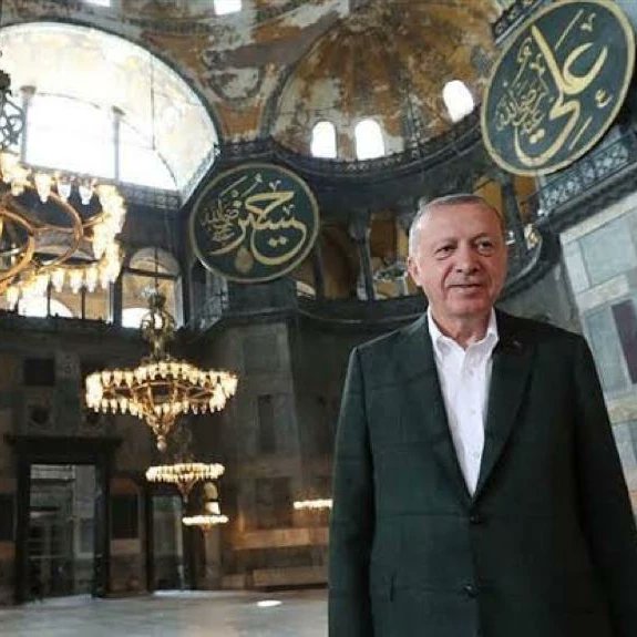 28 Mayıs 2023 Türkiye Yüzyılının işaret fişeği olacak inşallah...

Cumhurbaşkanımız Sayın Recep Tayyip Erdoğan ile yola devam dedikten sonra gündeme alınması gereken ilk konu geçim ve barınma sorunu.
Rusya-Ukrayna Savaşından yüzyılın felaketi 6 Şubat Depremlerine kadar bir çok