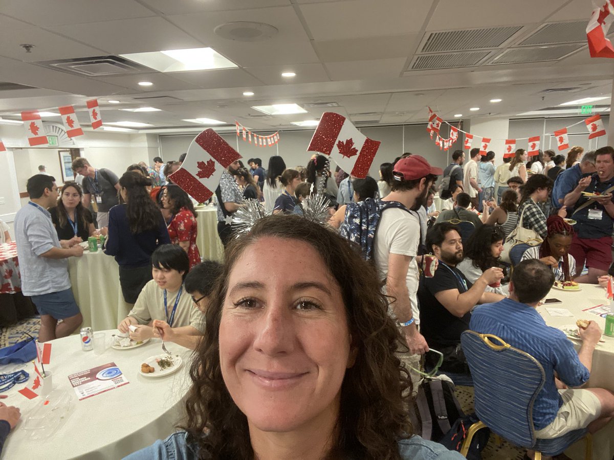 VistaCaitlin's tweet image. 🇨🇦 Well that was fun! 🎉 Next year we hope to expand the event and partner with other Canadian Visions Science groups to keep this social going!!! 🍁Thank you to all that came out! Thank you to @vistayorku and @CentreforVisio1 for #visionscience #canadianscience #VSS2023 @VSSMtg
